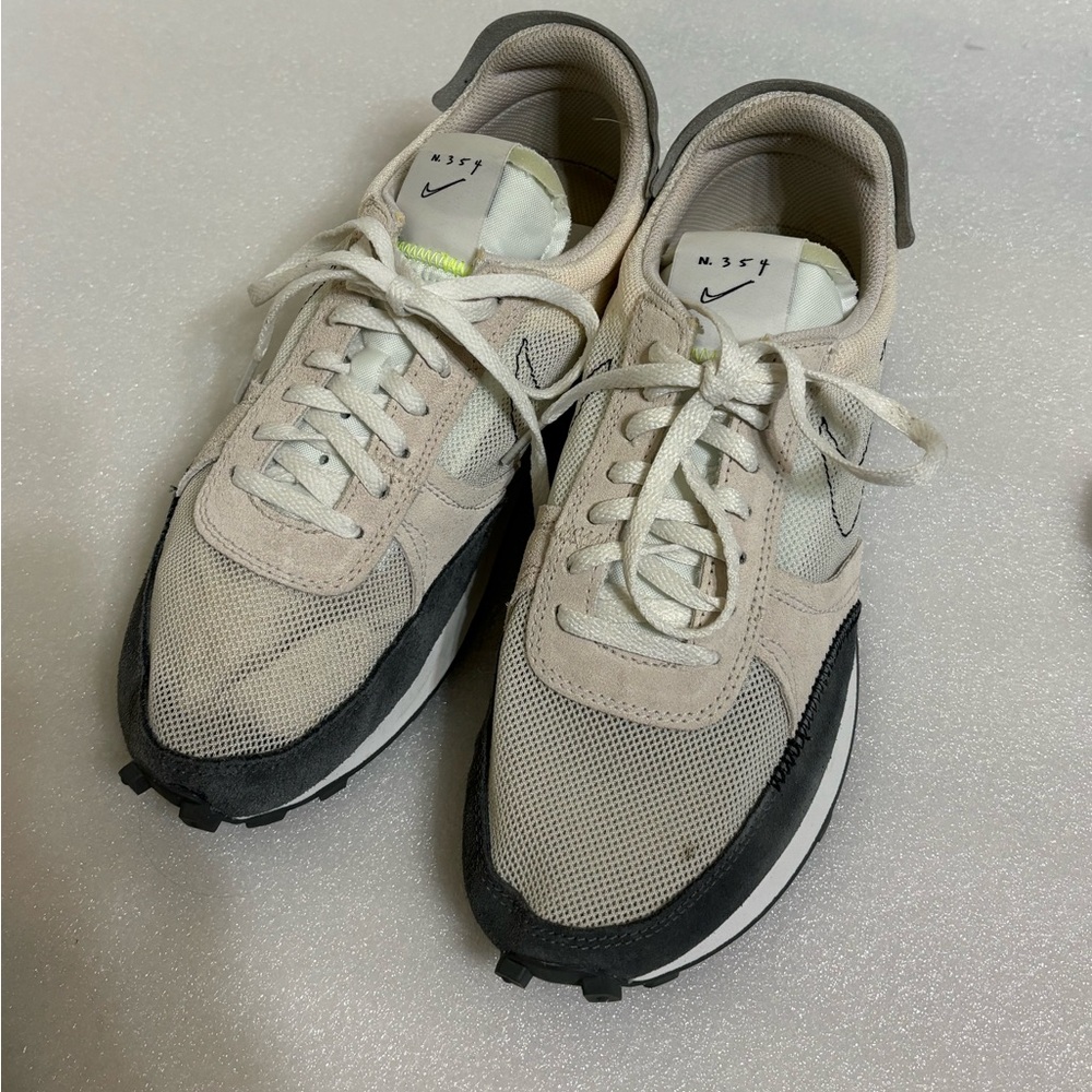 Nike Daybreak Type Summit White Light Orewood
Brown Size 8.5. CJ1156-100